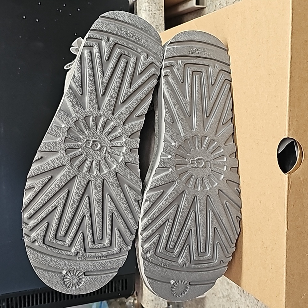 UGG - Picture 5 of 6